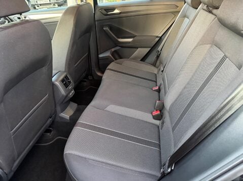 Volkswagen T-Roc LIFE TSI DSG 29