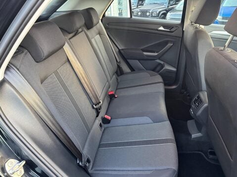 Volkswagen T-Roc LIFE TSI DSG 33