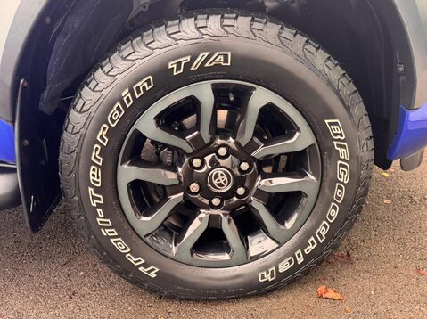 Toyota Hilux INVINCIBLE X 4WD D-4D DCB 47