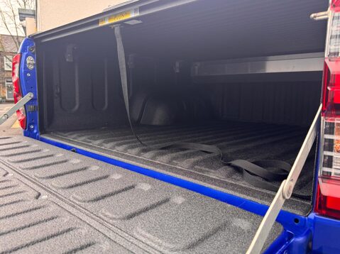 Toyota Hilux INVINCIBLE X 4WD D-4D DCB 64