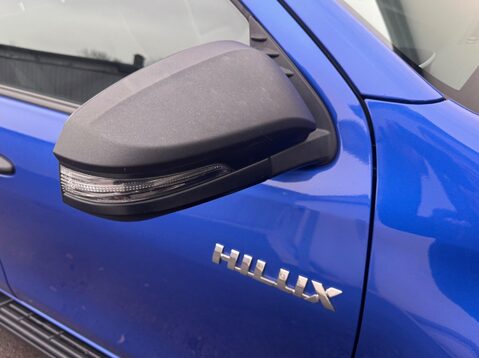 Toyota Hilux INVINCIBLE X 4WD D-4D DCB 77