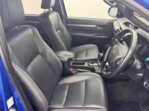 Toyota Hilux INVINCIBLE X 4WD D-4D DCB 33