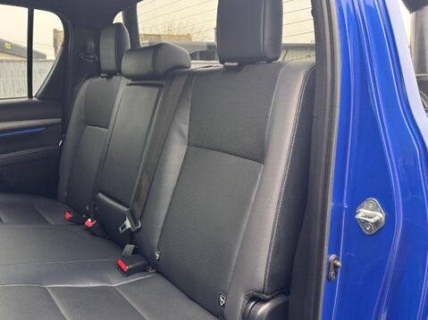 Toyota Hilux INVINCIBLE X 4WD D-4D DCB 69