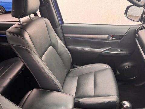 Toyota Hilux INVINCIBLE X 4WD D-4D DCB 58