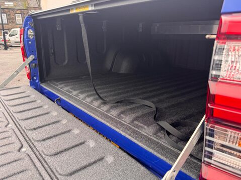 Toyota Hilux INVINCIBLE X 4WD D-4D DCB 65