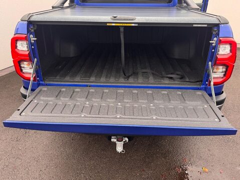 Toyota Hilux INVINCIBLE X 4WD D-4D DCB 90