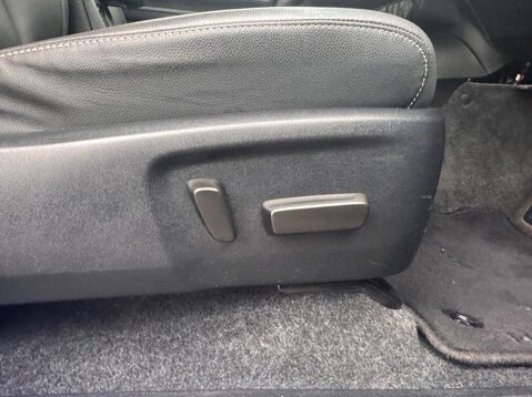 Toyota Hilux INVINCIBLE X 4WD D-4D DCB 46