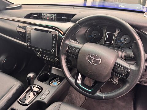 Toyota Hilux INVINCIBLE X 4WD D-4D DCB 68