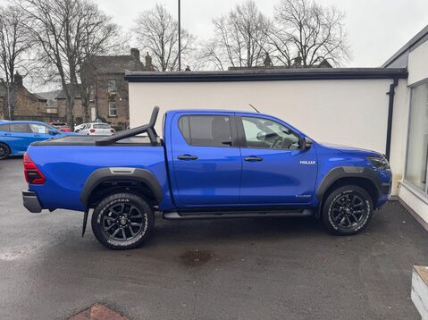 Toyota Hilux INVINCIBLE X 4WD D-4D DCB 25