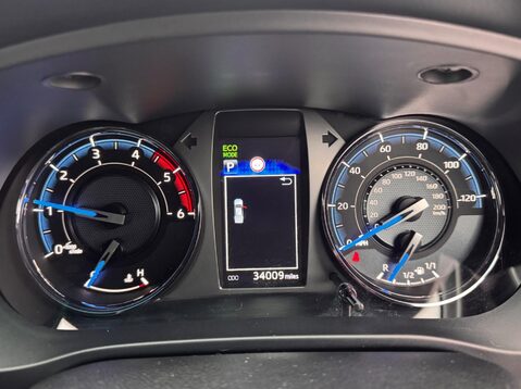 Toyota Hilux INVINCIBLE X 4WD D-4D DCB 52