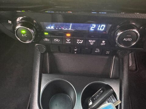 Toyota Hilux INVINCIBLE X 4WD D-4D DCB 92