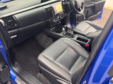 Toyota Hilux INVINCIBLE X 4WD D-4D DCB 54