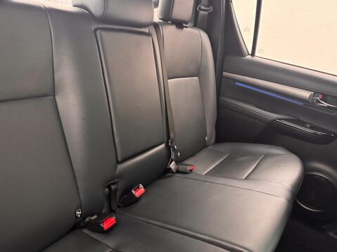 Toyota Hilux INVINCIBLE X 4WD D-4D DCB 72