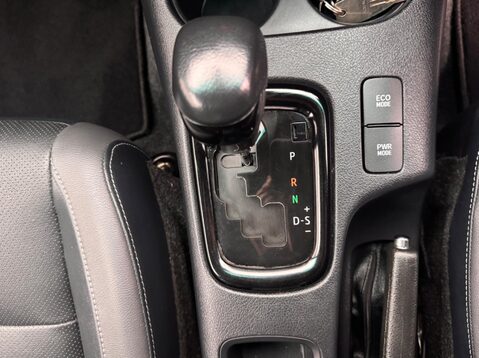 Toyota Hilux INVINCIBLE X 4WD D-4D DCB 51