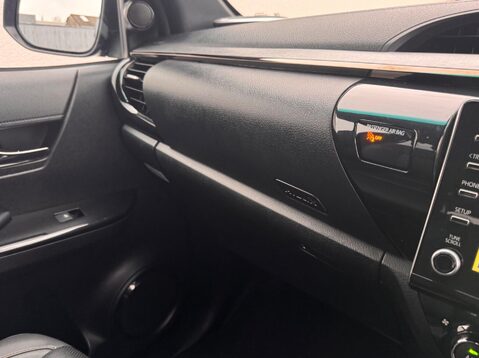 Toyota Hilux INVINCIBLE X 4WD D-4D DCB 91