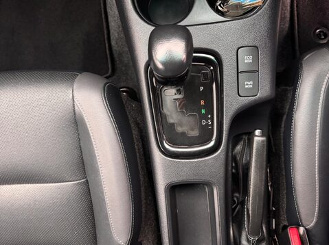 Toyota Hilux INVINCIBLE X 4WD D-4D DCB 93