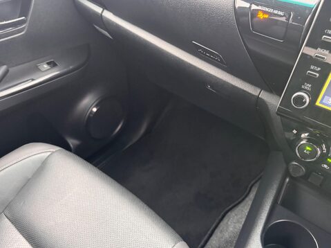 Toyota Hilux INVINCIBLE X 4WD D-4D DCB 82