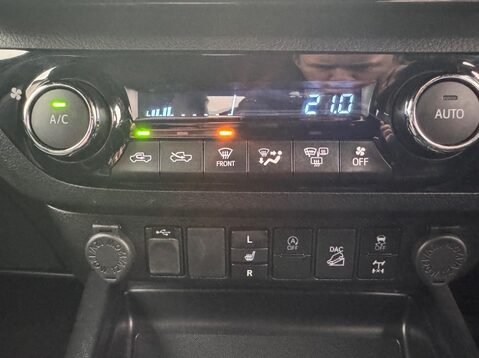 Toyota Hilux INVINCIBLE X 4WD D-4D DCB 61