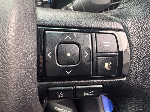 Toyota Hilux INVINCIBLE X 4WD D-4D DCB 38