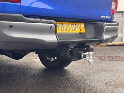 Toyota Hilux INVINCIBLE X 4WD D-4D DCB 21