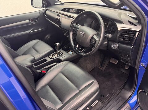 Toyota Hilux INVINCIBLE X 4WD D-4D DCB 35