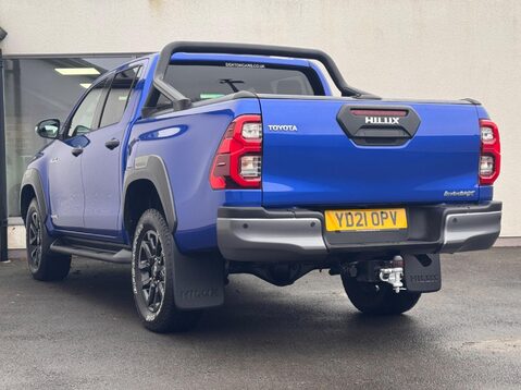 Toyota Hilux INVINCIBLE X 4WD D-4D DCB 18