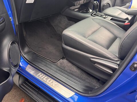 Toyota Hilux INVINCIBLE X 4WD D-4D DCB 53