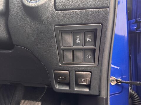 Toyota Hilux INVINCIBLE X 4WD D-4D DCB 45