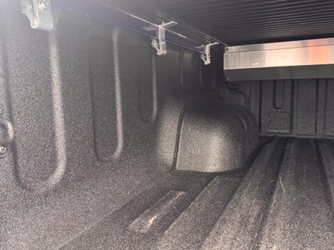 Toyota Hilux INVINCIBLE X 4WD D-4D DCB 87