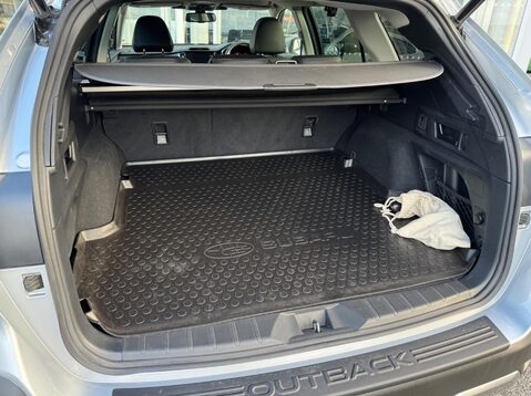 Subaru Outback TOURING 9