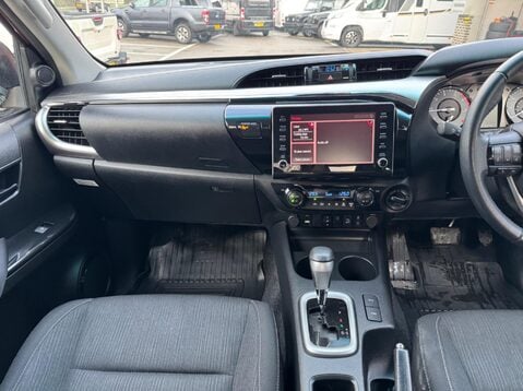 Toyota Hilux INVINCIBLE 4WD D-4D DCB 14