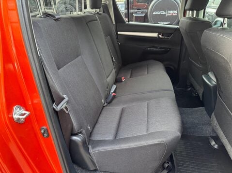 Toyota Hilux INVINCIBLE 4WD D-4D DCB 36