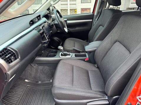 Toyota Hilux INVINCIBLE 4WD D-4D DCB 22