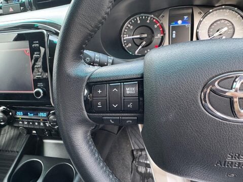 Toyota Hilux INVINCIBLE 4WD D-4D DCB 9