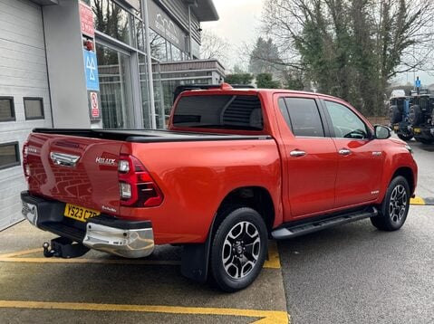 Toyota Hilux INVINCIBLE 4WD D-4D DCB 4