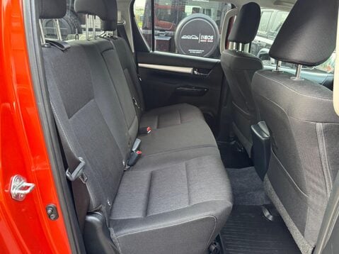 Toyota Hilux INVINCIBLE 4WD D-4D DCB 35