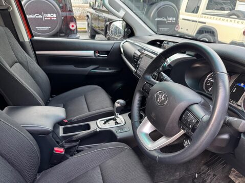 Toyota Hilux INVINCIBLE 4WD D-4D DCB 33