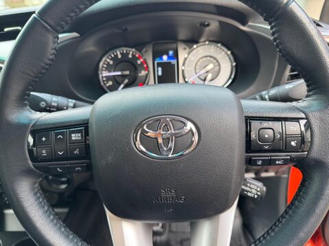 Toyota Hilux INVINCIBLE 4WD D-4D DCB 27