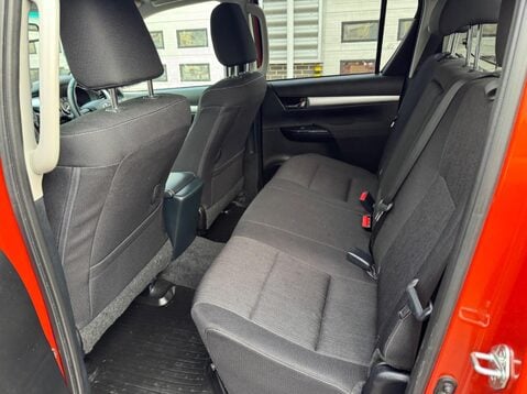 Toyota Hilux INVINCIBLE 4WD D-4D DCB 37