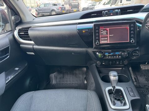 Toyota Hilux INVINCIBLE 4WD D-4D DCB 25