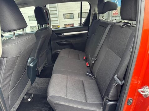 Toyota Hilux INVINCIBLE 4WD D-4D DCB 38