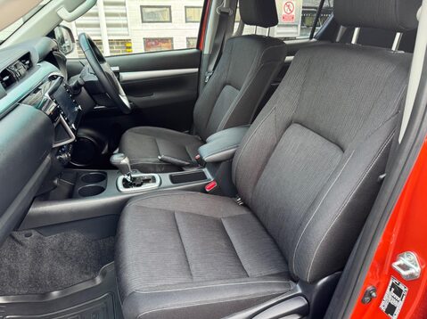 Toyota Hilux INVINCIBLE 4WD D-4D DCB 20