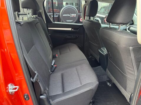 Toyota Hilux INVINCIBLE 4WD D-4D DCB 34