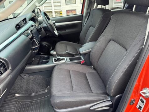 Toyota Hilux INVINCIBLE 4WD D-4D DCB 21