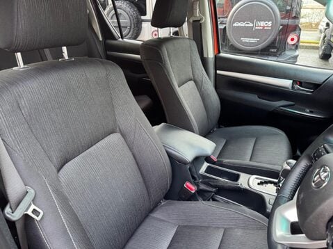 Toyota Hilux INVINCIBLE 4WD D-4D DCB 7