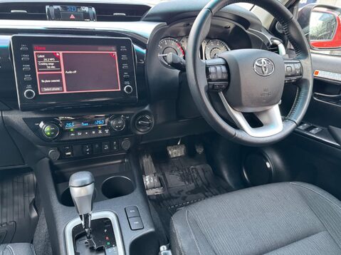 Toyota Hilux INVINCIBLE 4WD D-4D DCB 13