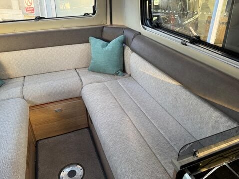 Auto-Trail V-Line 635 35 C/C MULTIJET II 39