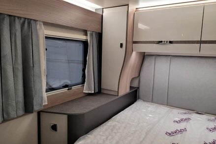 Swift Voyager 594 Swift Voyager 594 Auto 25