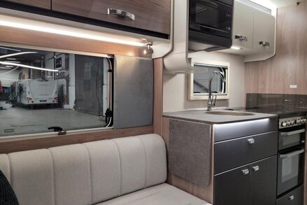 Swift Challenger 560 NEW Challenger 560 9