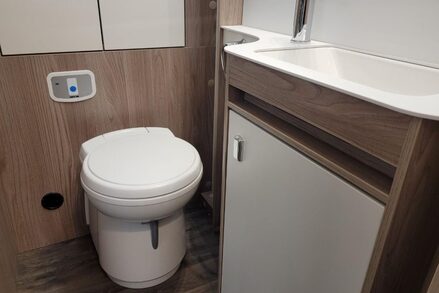 Swift Challenger 480 2 Berth Cravan 17